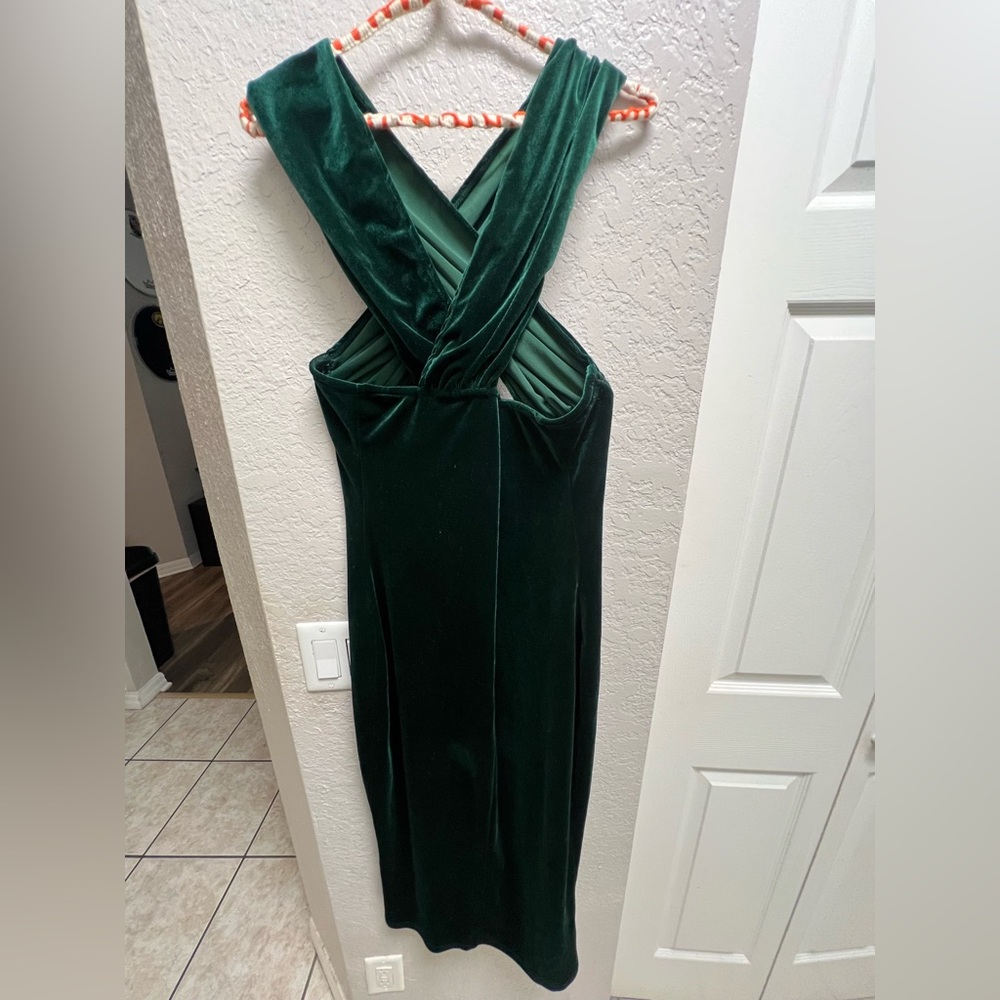 Dark Green Velvet Cross Neck Dress W/ Underwire - “Pretty Little Thing” Size 12 - Picture 3 of 6